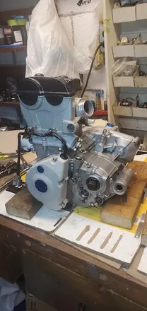 Finished four-stroke engine with the valve cover installed